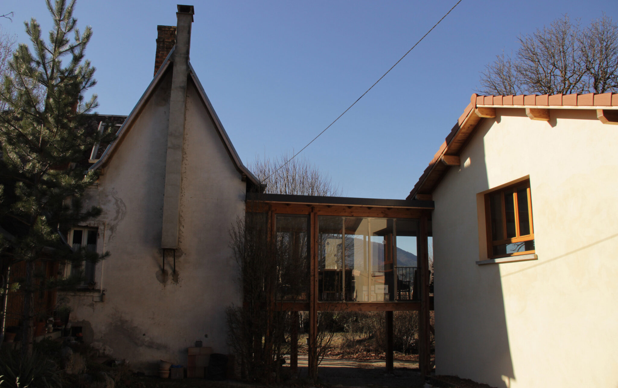 Extension d'une maison dans une grange