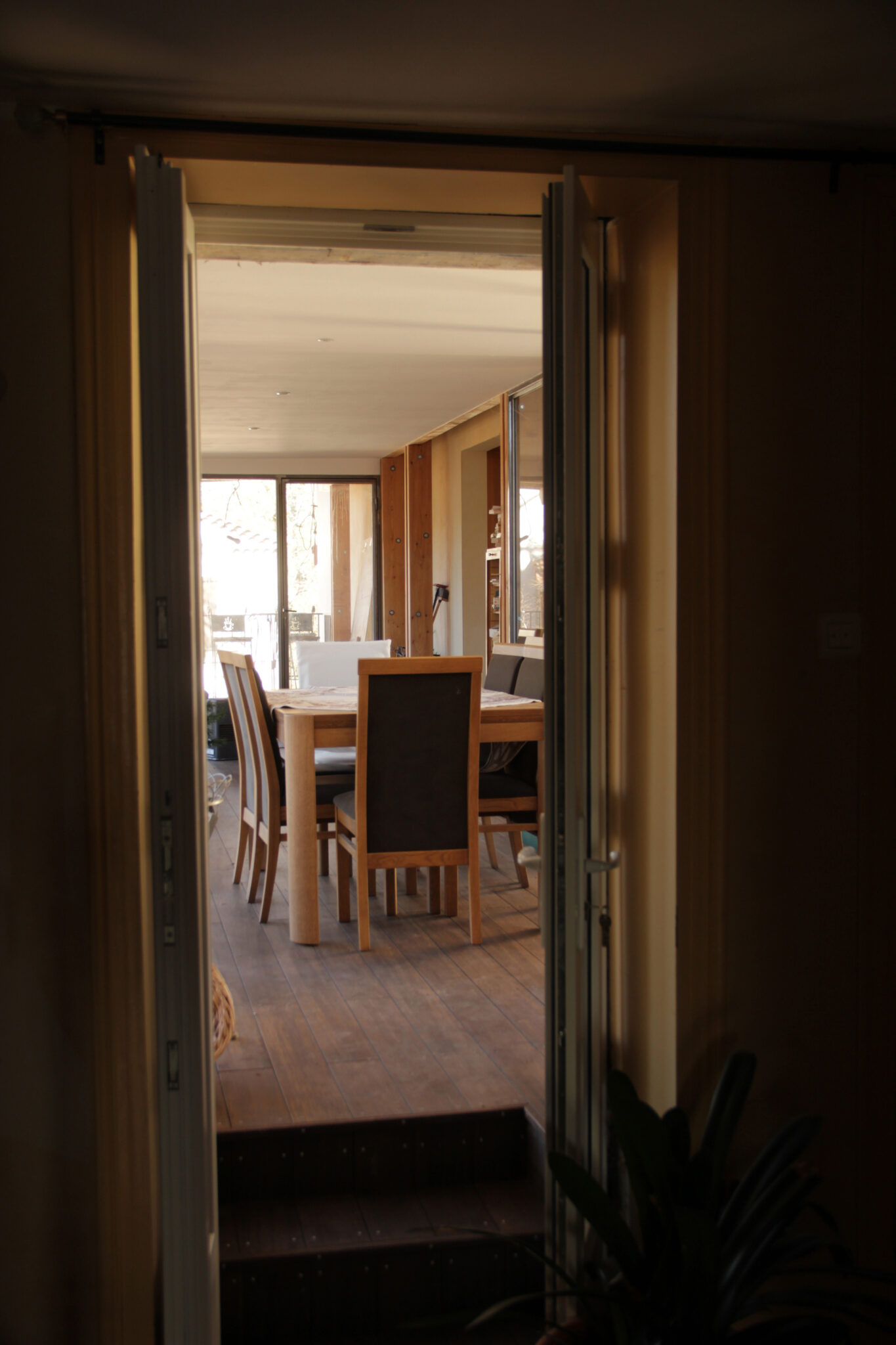 Extension d'une maison dans une grange