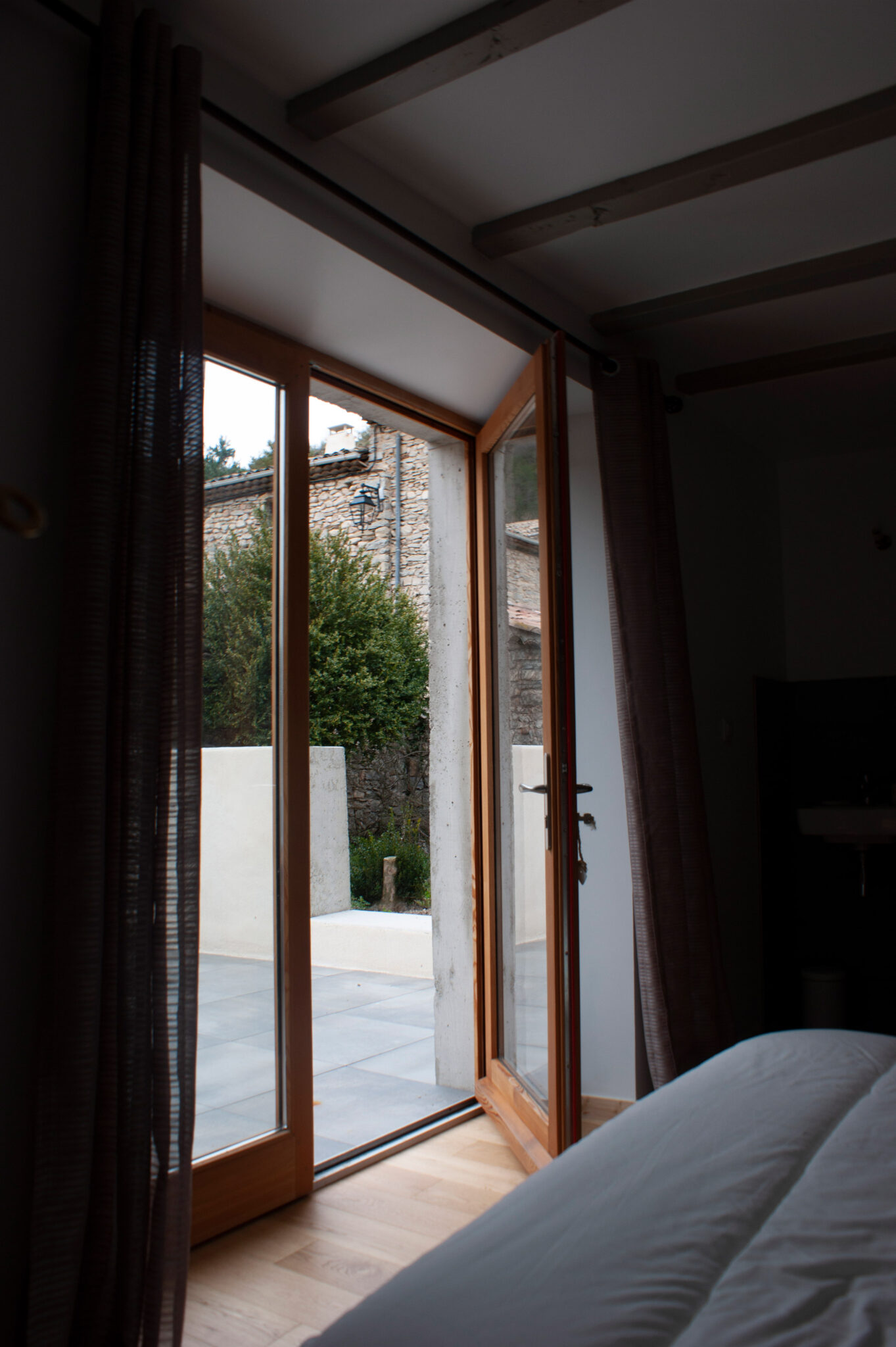 Rénovation d'une maison de village et création d'une terrasse tropézienne