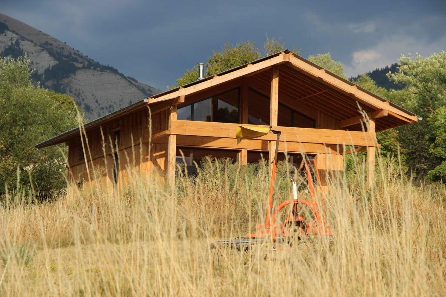 Construction d'une maison en ossature bois et toiture bac acier