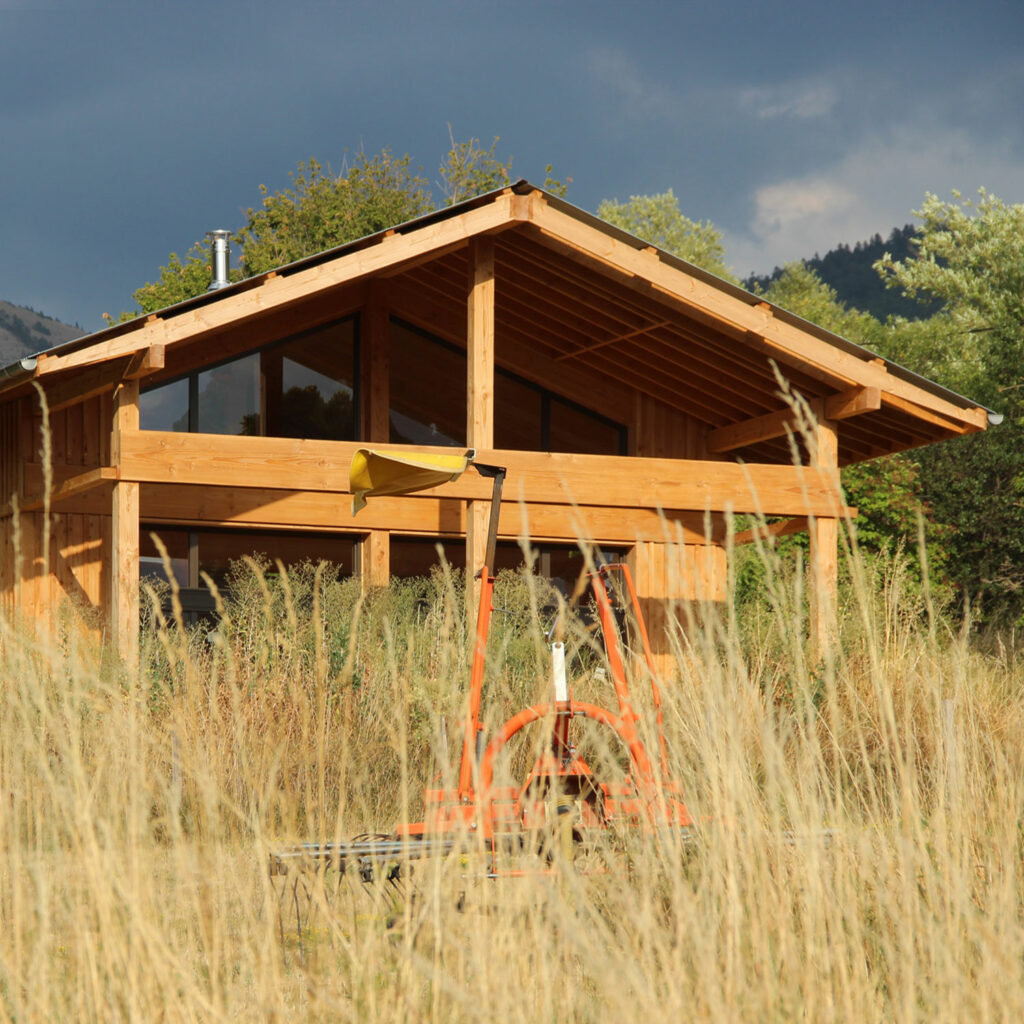 Construction d'une maison en ossature bois et toiture bac acier